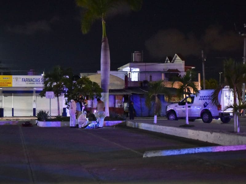 Ejecutan a hombre frente a supermercado en la Talleres; la víctima era perseguida por sicarios en moto, quienes le dispararon en varias ocasiones.