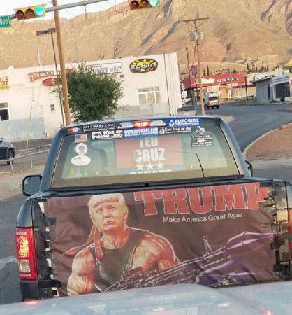 Camioneta del joven Bartram, evidentemente fanático de Donald Trump.