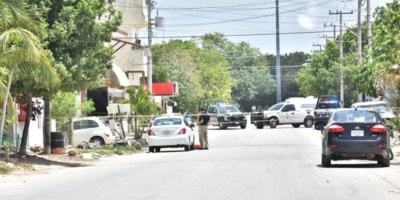 Asesinan afuera de su negocio a un herrero en la región 226; la víctima se disponía a abrir su negocio cuando sujetos armados abrieron fuego contra él.