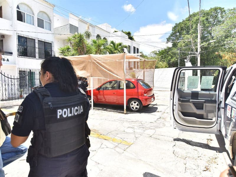 Asesinan a excónsul canadiense de Cancún; la víctima presentaba varias heridas punzocortantes y junto a él un mensaje como presunto móvil del crimen.