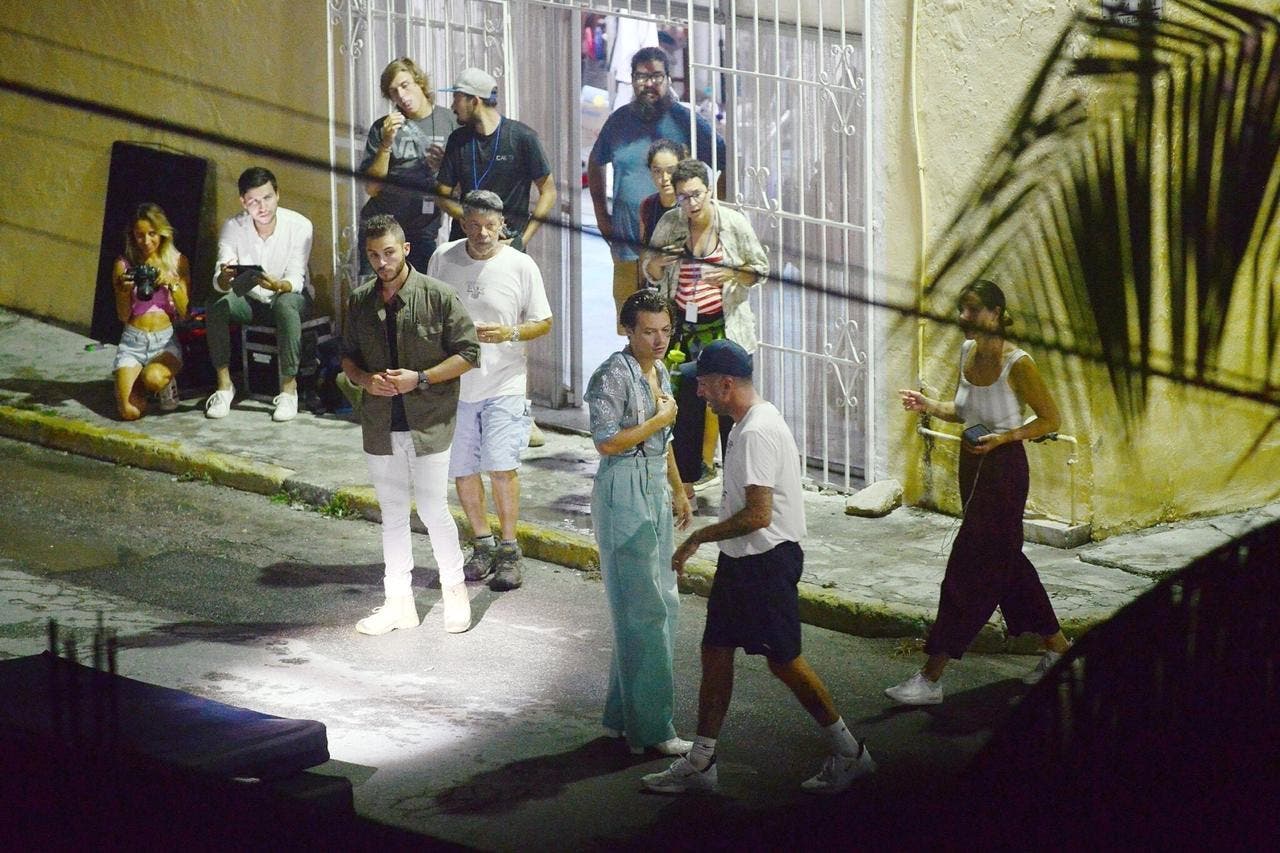 Fotos de Harry Styles grabando video en Cancún