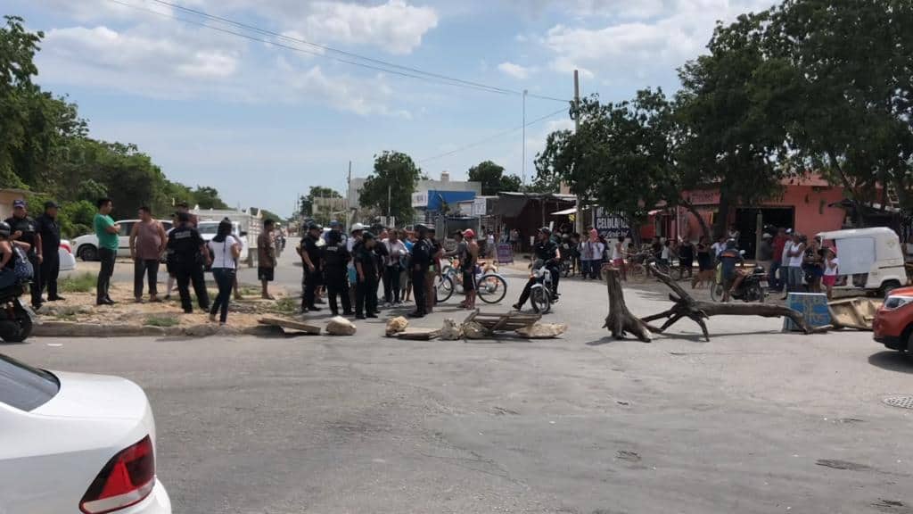 Retiran bloqueo de manifestantes