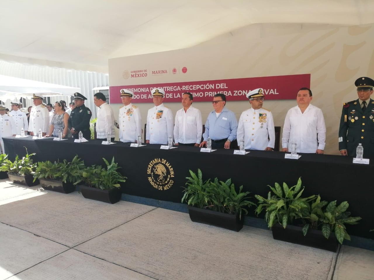 Como testigo de honor, el gobernador del estado Carlos Joaquín, estuvo presente en el cambio de mando de la XI Zona Naval