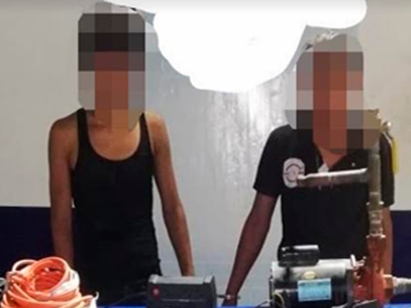 Detienen a jóvenes tras intentar robar mobiliario