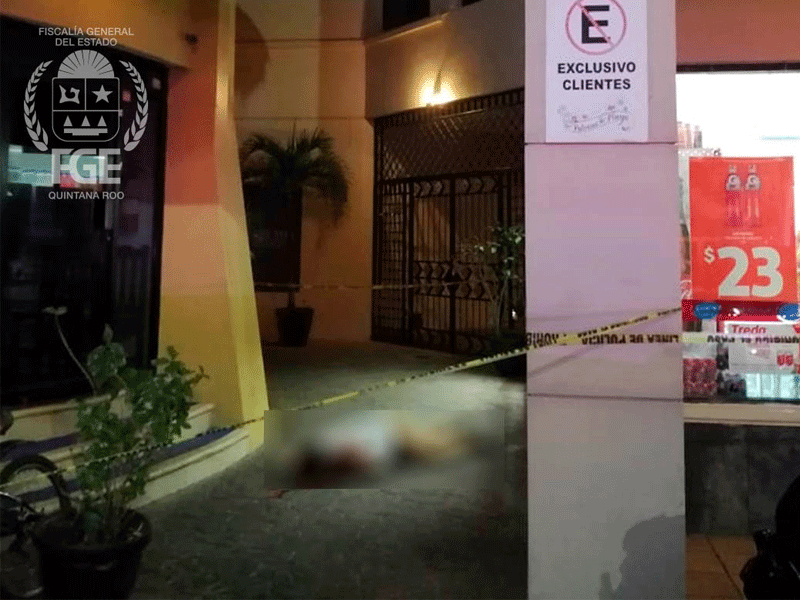 Una riña originó balacera en zona turística de Playa del Carmen; el saldo fue de una persona fallecida y otra más lesionada por arma de fuego.