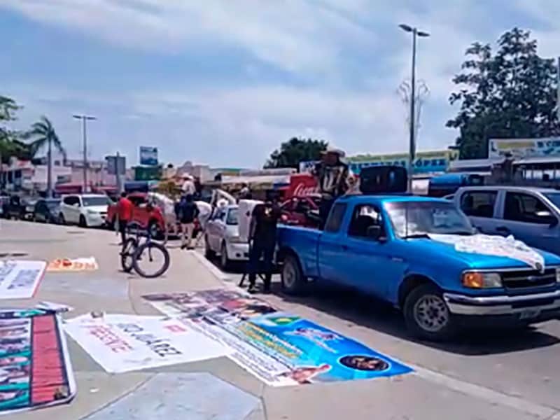 Protestan en Chetumal contra Ley que prohíbe corridas y peleas de gallos; cientos de familias están en riesgo de quedarse sin sustento por esas tradiciones.