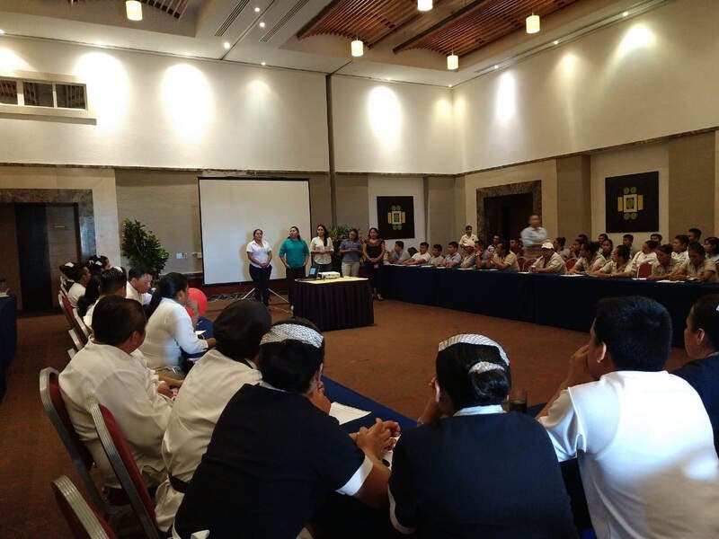 Profesionales del DIF Puerto Morelos imparten cursos en empresas, para proteger a la clase trabajadora de Puerto Morelos