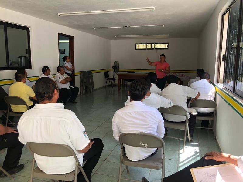 Estamos construyendo puentes de comunicación directa con padres de familia, para que ellos a su vez dialoguen con sus hijos sobre temas muy sensibles que nos dañan como sociedad”, señala