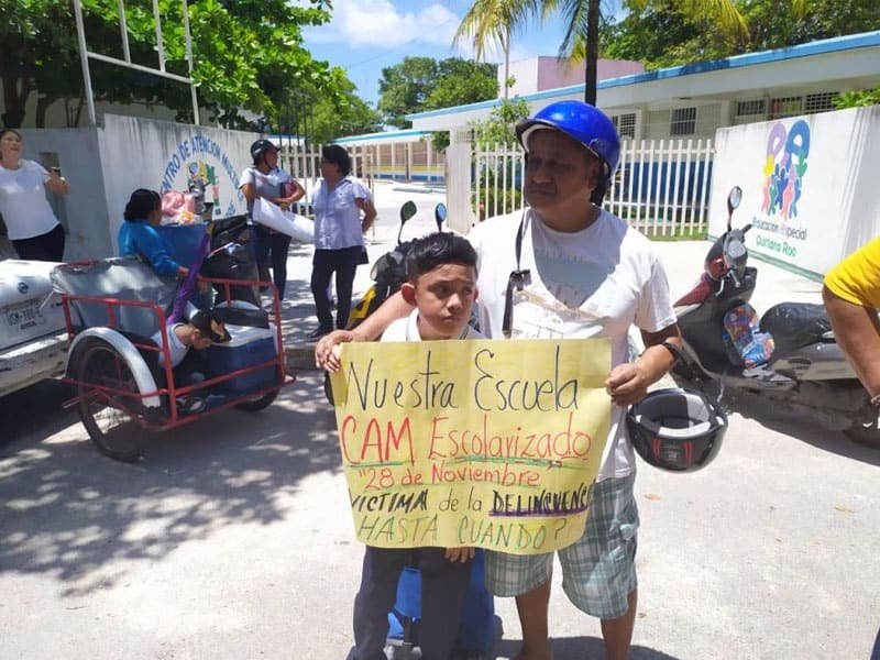 Padres de familia y estudiantes pidieron a las autoridades hacer su trabajo que hasta ahora ha resultado nulo.
