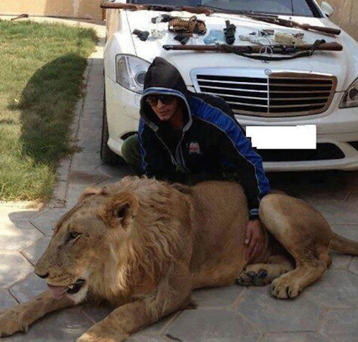 A Serafín le encanta exhibir sus excentricidades en sus redes sociales.