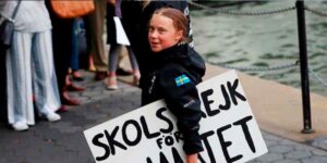 Activista sueca de 16 años llega a Estados Unidos en velero