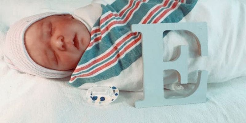 Fingen embarazo, nacimiento y muerte de su hijo por dinero