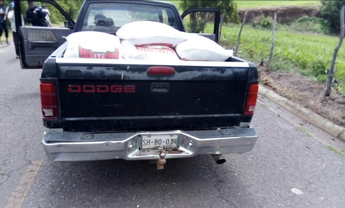 La camioneta del empresario de Tepexco estaba cargada con alimento para el ganado.