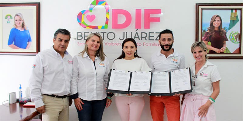 FIRMA DIF MUNICIPAL Y FUNDACIÓN ZAZIL, CONVENIO DE COLABORACIÓN
