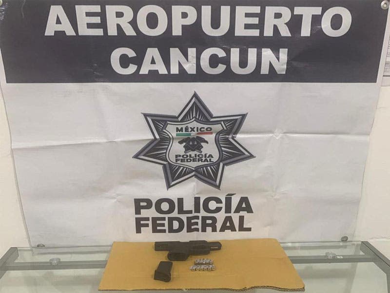 Detienen a turista armado en el aeropuerto; hombre originario de California traía en su equipaje de mano una pistola calibre 9 mm abastecida con 11 balas.