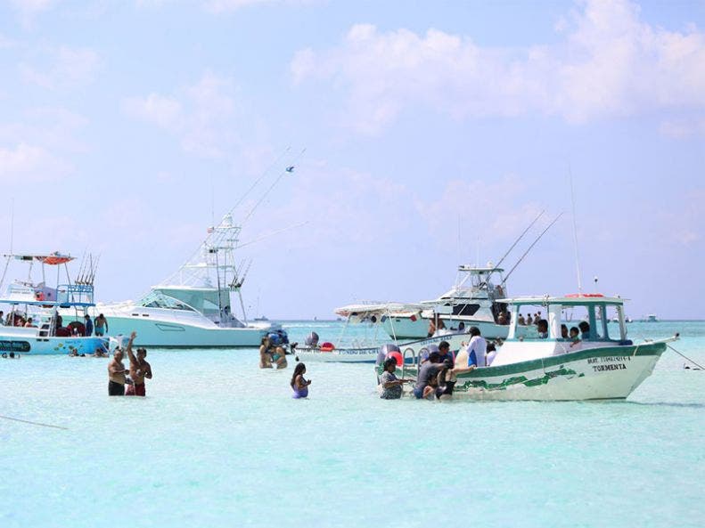 Cierre de zona arrecifal impactará economía de 500 familias: 80% de la actividad turística de la isla de L>depende de los servicios acuáticos.