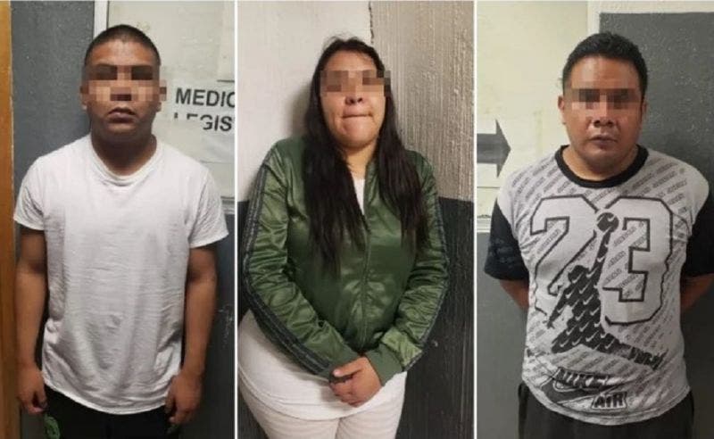En la imagen tres de los cuatro detenidos por la balacera, no se incluye a un menor de edad que también fue protagosnita, la mujer intentó evitar el arresto de los presuntos sicarios y por esa razón fue detenida.