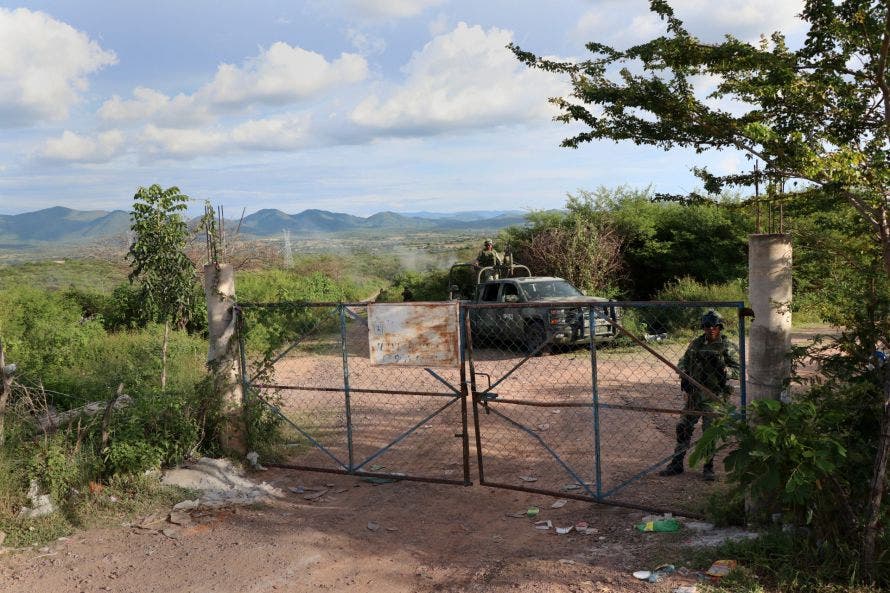 El basurero de Cocula, fuertemente resguardado por el Ejército, donde hoy se llevan a cabo excavaciones y la búsqueda de los cuerpos o restos de los 43 normalistas desaparecidos en Ayotzinapa.