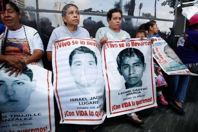 Marcha de familiares de los 43 desaparecidos en Ayotzinapa.
