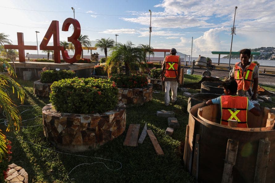 “En esta nueva administración se abren nuevas posibilidades para encontrar a nuestros compañeros. Se ha contraído un nuevo compromiso de reestructurar y recomponer las investigaciones”, dijo Vidulfo Rosales, abogado de los padres.