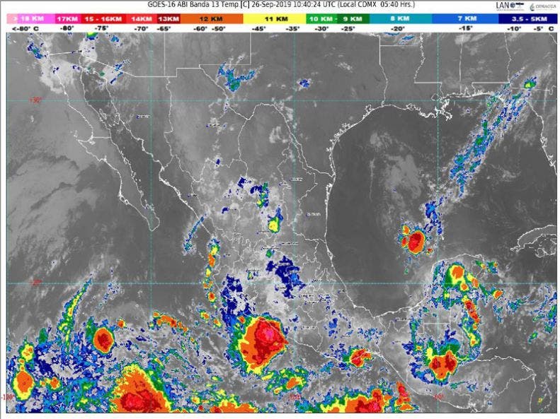 Clima: Chubascos y actividad eléctrica para Quintana Roo; canal de baja presión y una vaguada están interactuando sobre la región peninsular.