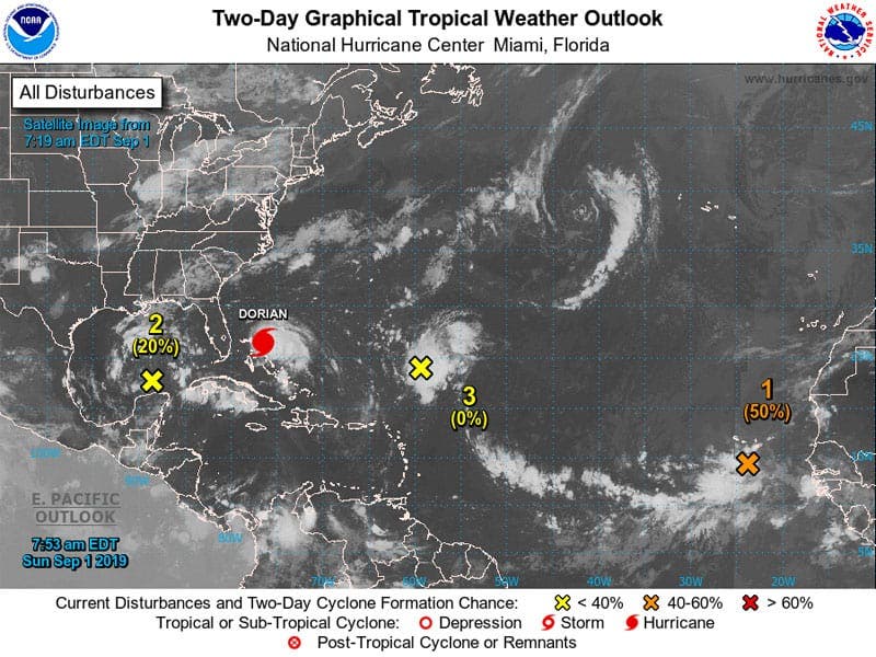 El huracán “Dorian", en el océano Atlántico, categoría cuatro en la escala Saffir-Simpson, se localizó a las 7:00 horas a 410 kms al este de West Palm Beach, Florida.