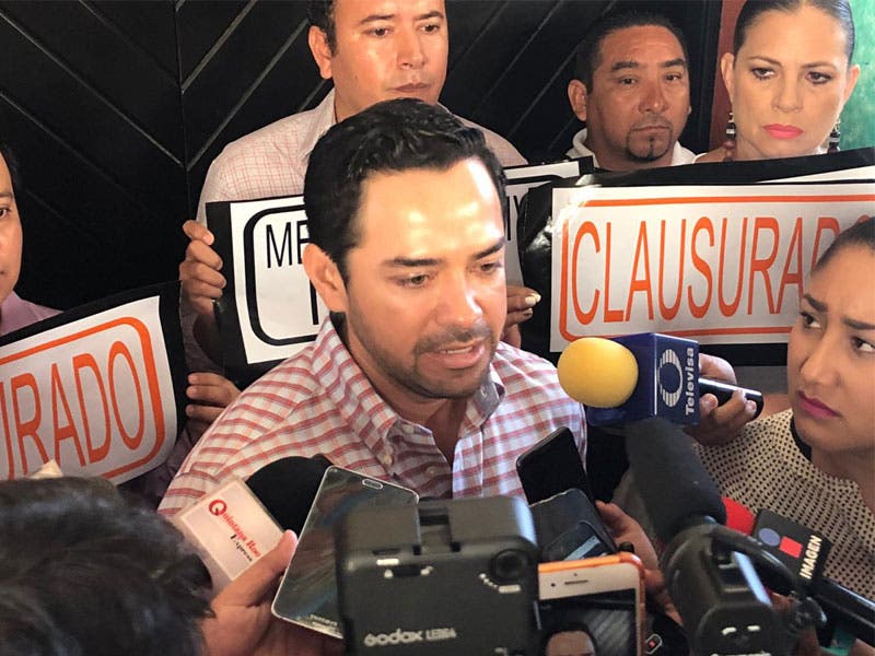 Continúa la ‘guerra’ en el Congreso del Estado; esta mañana, el diputado José Toledo “clausuró” el Salón de Plenos al calificar de ilegal a la directiva.