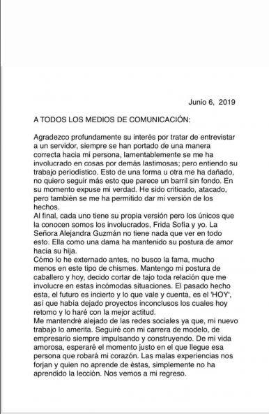 Christian Estrada y Marco Fabián de parranda con un par de chicas