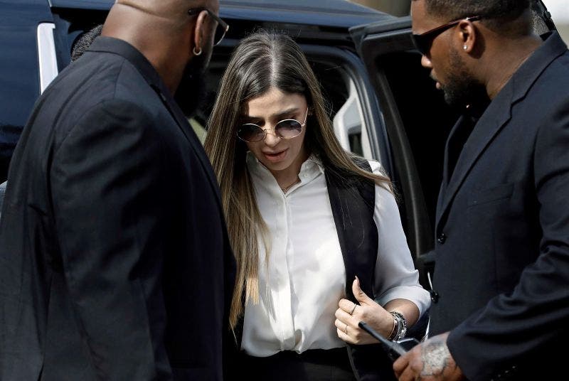 El oficial arrestado estaba siendo investigado por otros asuntos, tenía problemas disciplinarios.