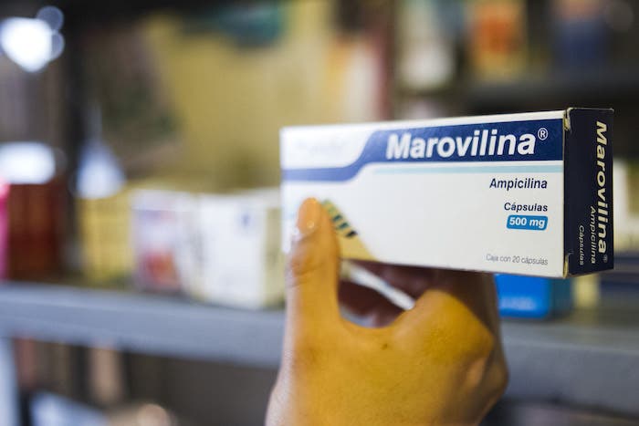 Según fuentes consultadas , el Gobierno federal enfrentó un intento de boicot de la industria, pero también de lo que al interior de los altos funcionarios se denomina “duende”: funcionarios e incluso personal médico que participa, por intereses propios, en distintos niveles de chantaje.