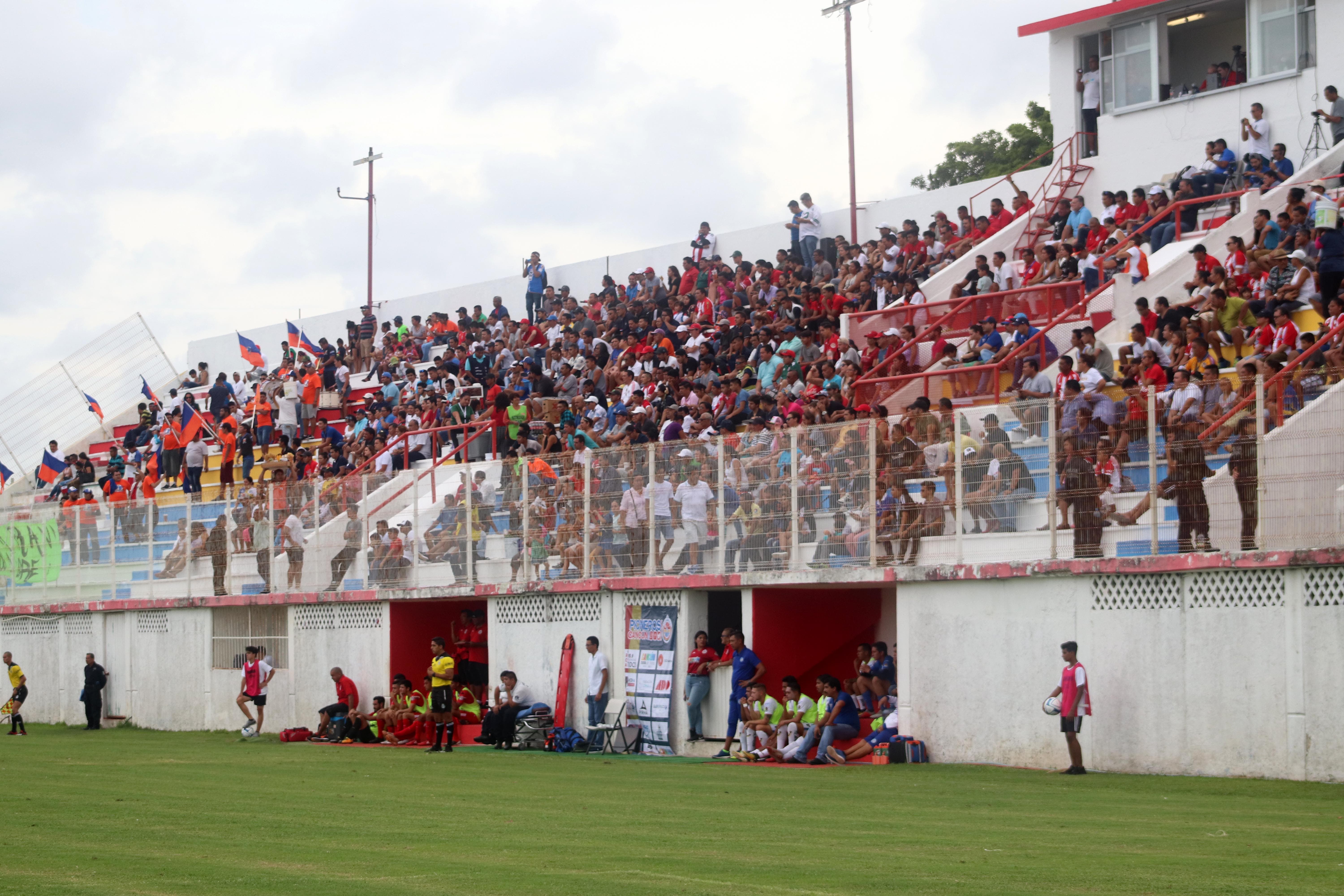 Pioneros de Cancún dejan ir la victoria en casa