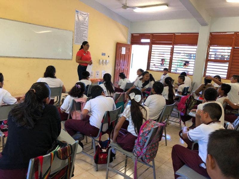 Visitan la secundaria “Francisco Zarco”, en el marco del Día internacional contra la explotación sexual y tráfico de mujeres, niños y niñas