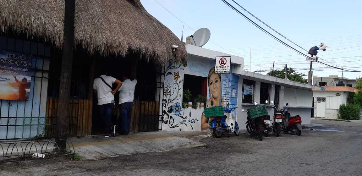 Denuncian a restaurante de Cozumel por tirar aceites en vía pública