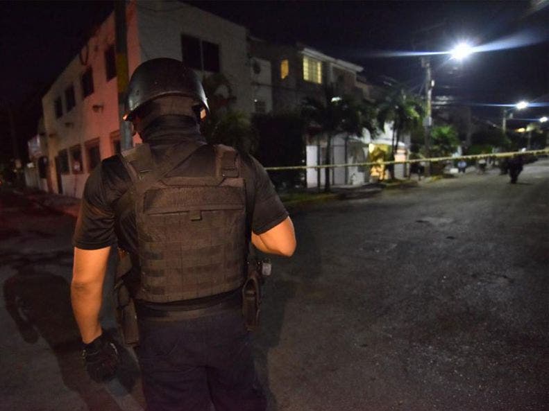 Balacera en la Sm 50 deja saldo una mujer policía herida; ubican casa de seguridad de grupo criminal que podría estar relacionado con ejecución de policía.