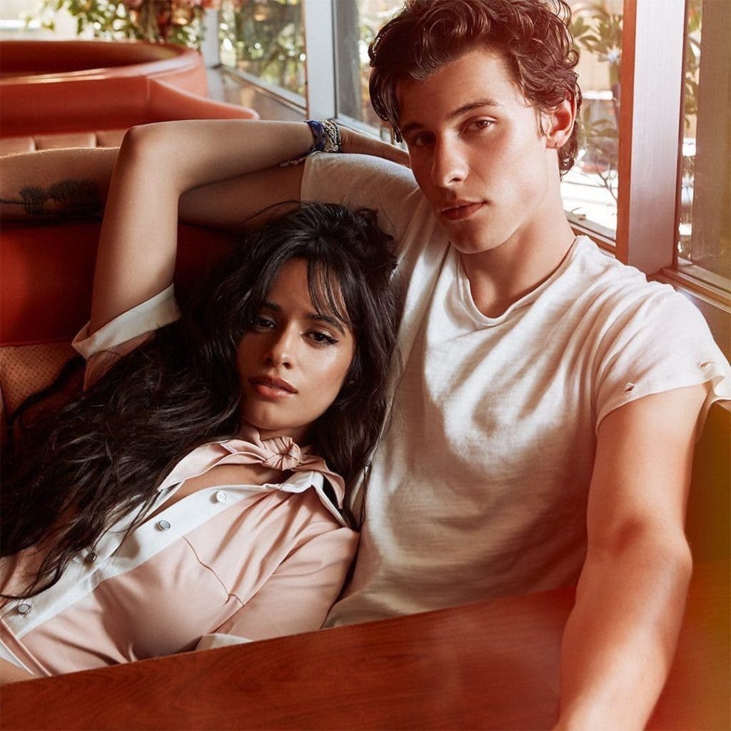 Shawn Mendes besa a Camila Cabello a lengüetazos