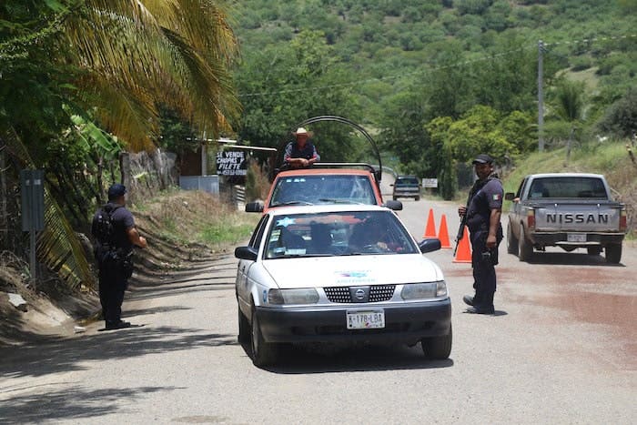 Retenes de seguridad en el municipio de Tepalcatepec; tras lo esnfrentamientos ahor sí vigilan, ¿por cuánto tiempo?