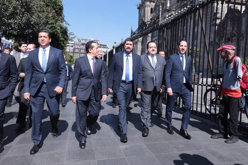 Primer Informe de Gobierno: Políticos, empresarios y gobernadores invitados