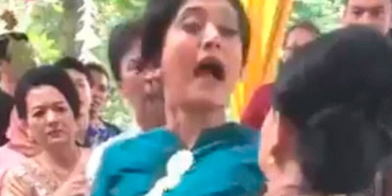 Video: La corren de una boda por servirse "mucha comida"