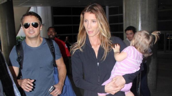 Jeremy Renner, actor de Avengers, acusado por exesposa de amenaza de muerte