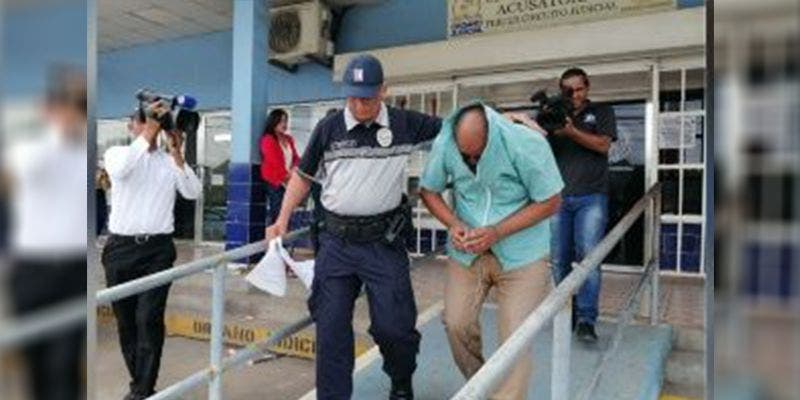 Maestro recibe 16 años de cárcel por poseer pornografía infantil