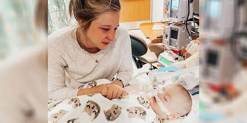 Youtuber comparte fotos de la muerte de su bebé y le llueven críticas