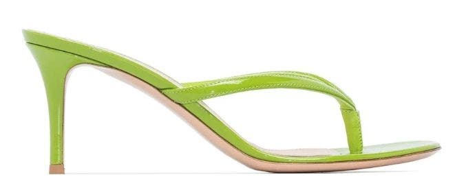 Las ‘thong sandals’