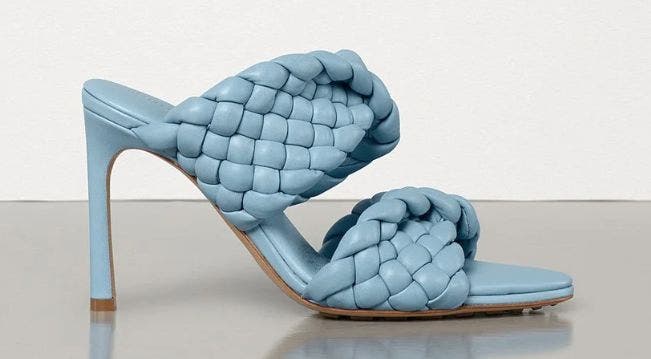 Las sandalias trenzadas