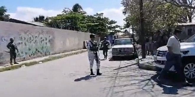 Elementos de la Guardia Nacional en la orden de cateo de "La Casita Azul"