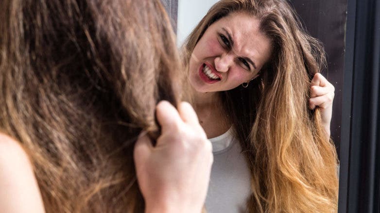 ¡ALTO! 4 cosas que haces a diario y dañan tu cabello