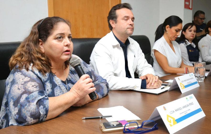 En la conferencia de prensa, las secretarias de Salud y de Turismo Alejandra Aguirre Crespo y Marisol Vanegas Pérez, así como el presidente municipal Pedro Joaquín Delbouis,