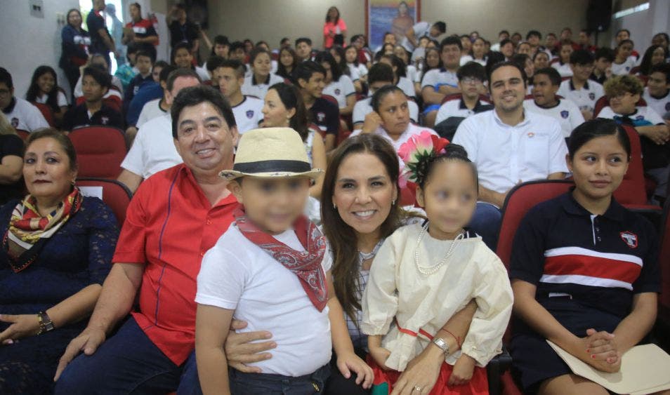  La Presidente Municipal acompañó a la comunidad del Colegio Boston durante la conferencia “Sentido de Vida”.