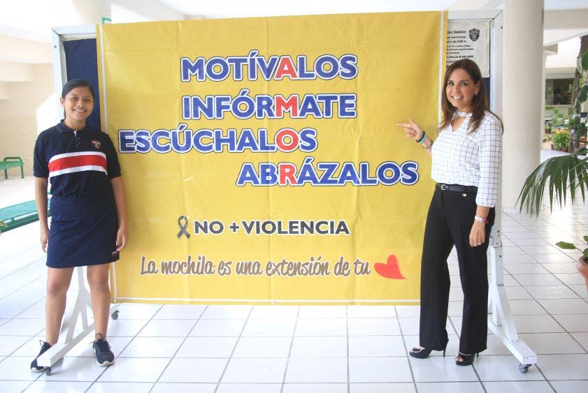  “Venimos aquí a decirles que sí podemos recomponer la paz, que sí podemos tener un mundo mejor, pero es una chamba que nos toca a todos, es una chamba en donde nos tenemos que tomar todos de la mano y ustedes son parte fundamental para hacer familias sanas, para ser profesionistas que vayan por el camino del bien”, Mara Lezama, Presidente Municipal de Benito Juárez