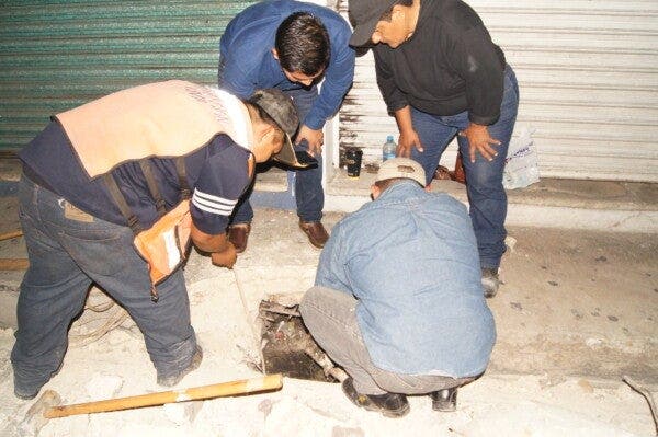 Reparación de baqueta tras la fallida recuperación del celular.- Foto Diario de Yucatán