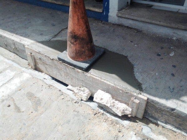 Reparación de baqueta tras la fallida recuperación del celular.- Foto Diario de Yucatán